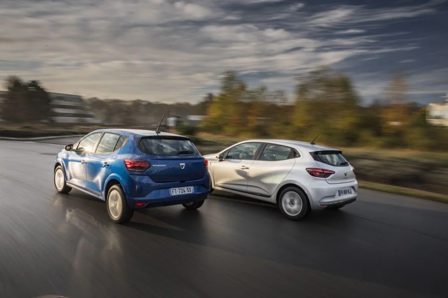 Renault Clio vs Dacia Sandero : la technologie qui change tout - Renault Clio
