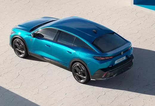 Découvrez les nouveautés de la Peugeot 408 en comparatif - Peugeot 408