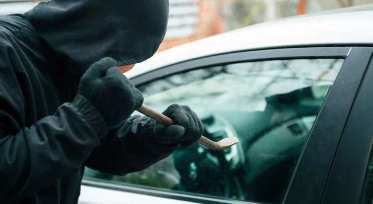 Vidéos IA de voitures vandalisées : la police met en garde - voiture vandalisée IA