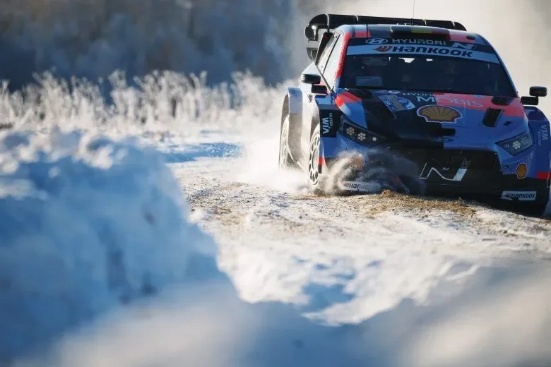 WRC : Neuville compare Hamilton à un pilote de rallye - WRC