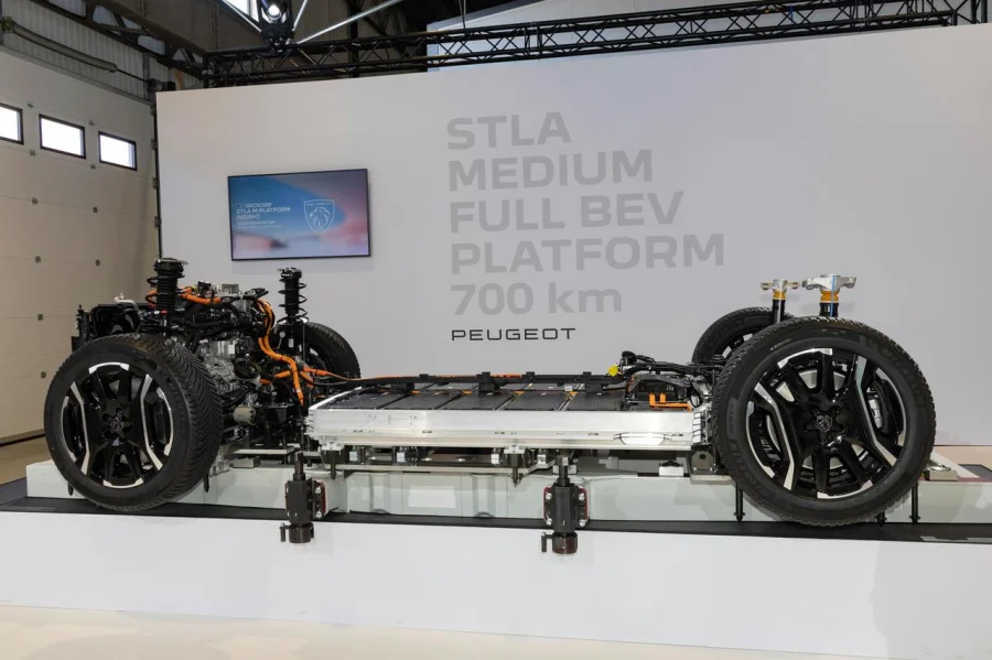 Pénurie de batteries : les Peugeot 3008 et 5008 électriques retardées - Peugeot 3008